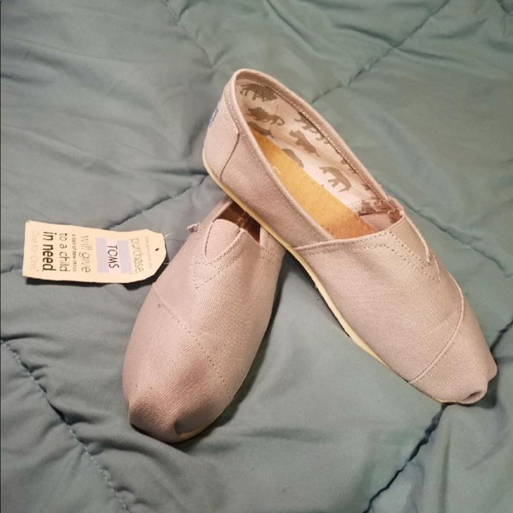 Women’s 9 Grey TOMS